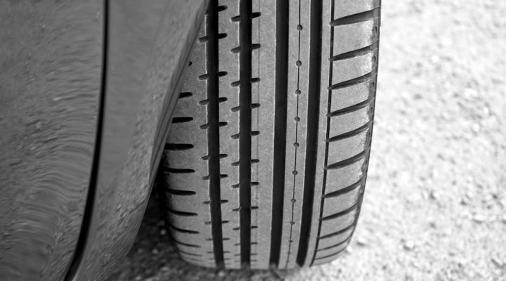 Contrôle continu des pneus, les conseils d'entretien automobile de OPEL à Barberey-Saint-Sulpice