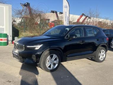 Voir le détail de l'offre de cette VOLVO XC40 T2 129ch Momentum de 2022 en vente à partir de 294.15 €  / mois